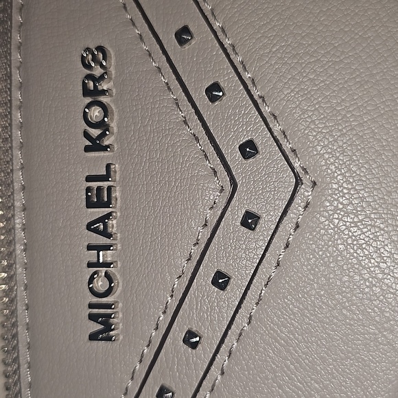 Nwt Micheal Kors clutch wrislet - Picture 7 of 8